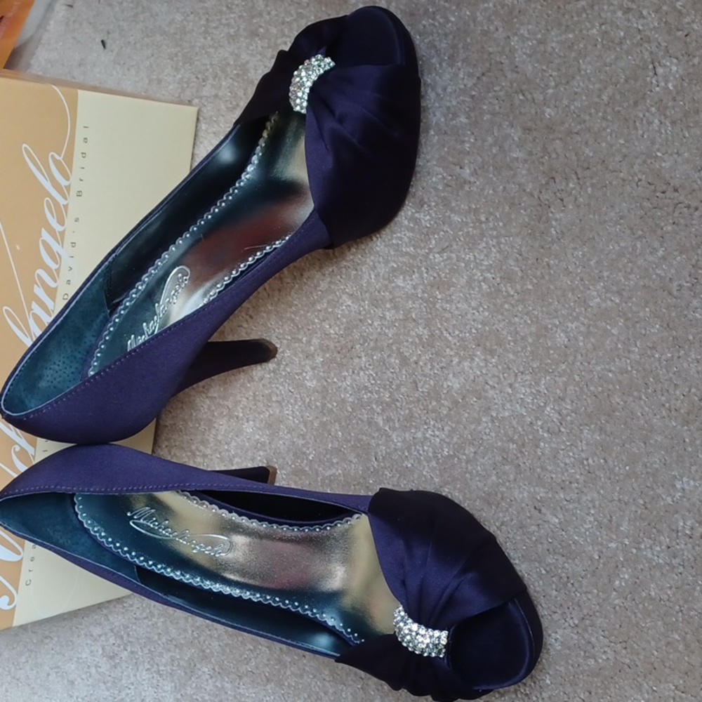 WS23- Women 4" Satin Purple Heels - sz 9.5 & sz 10 - Picture 3 of 8